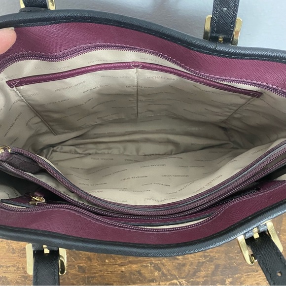 Michael Kors Jet Set Top Zip Snap Pocket Tote merlot and black - Picture 5 of 11